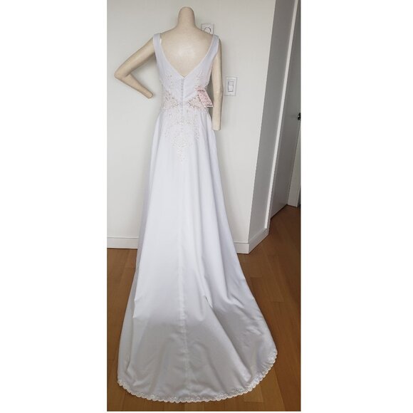 BNWT White Wedding Dress with detail and train Size 8 - Picture 7 of 16
